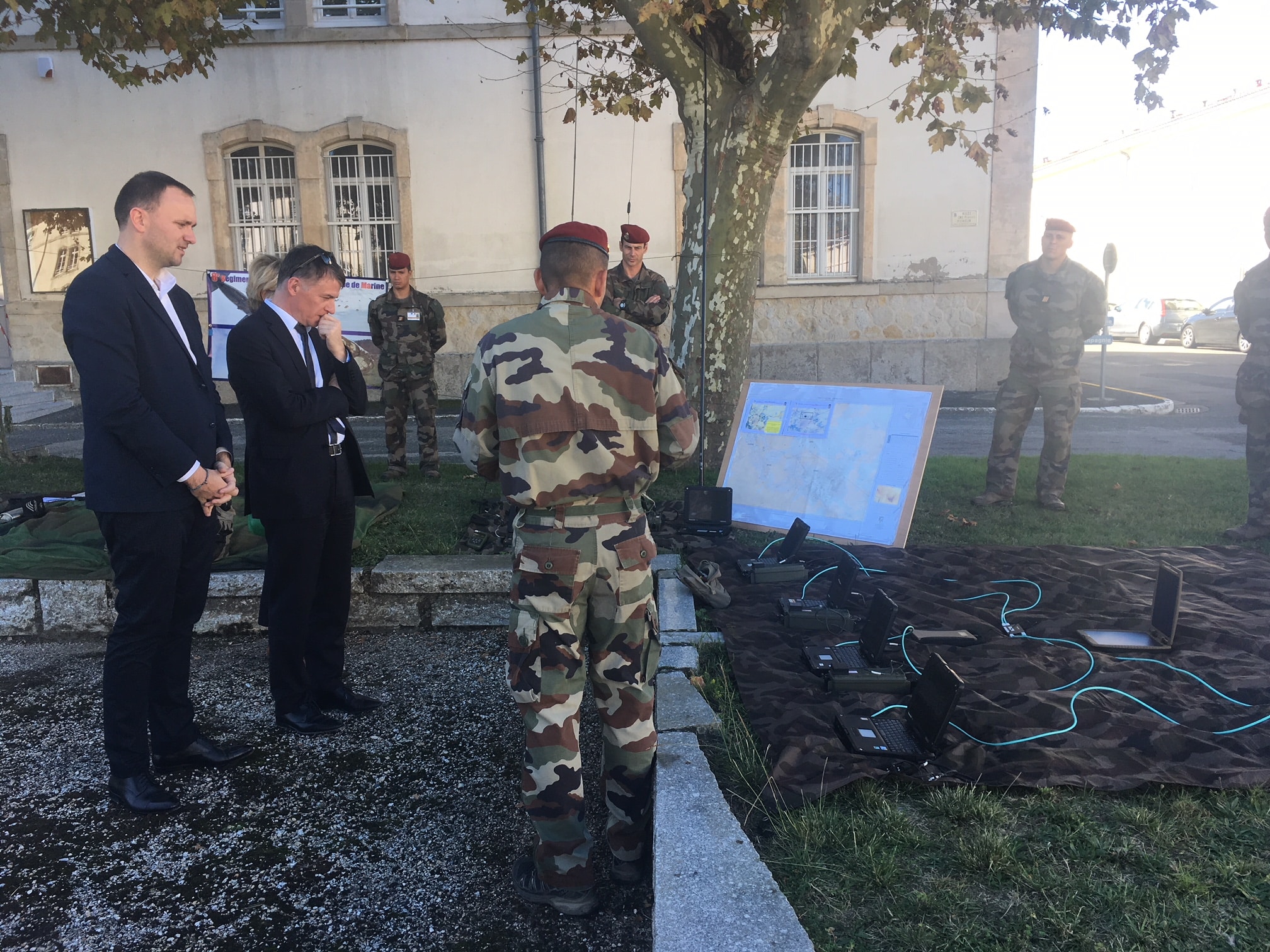 Philippe FOLLIOT et Thomas GASSILLOUD, Rapporteur pour avis du budget de l’armée de terre, visitent le 8e RPIMa à Castres Philippe FOLLIOT et Thomas GASSILLOUD, Rapporteur pour avis du budget de l’armée de terre, visitent le 8e RPIMa à Castres