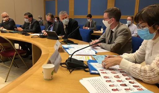 Abandon regrettable des permis de recherche dans le canal du Mozambique : Philippe Folliot interroge la ministre de la Mer