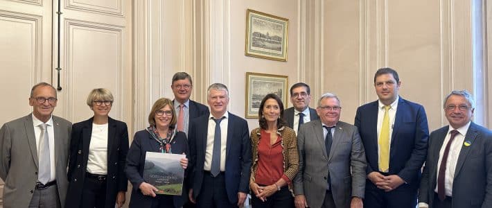 Philippe Folliot préside un petit-déjeuner de travail avec l&rsquo;Ambassadrice de Nouvelle-Zélande en France