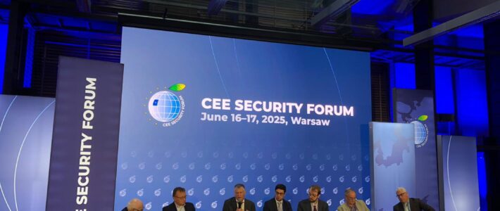 Le sénateur se rend en Pologne pour participer au Forum sur la sécurité du CEE Le sénateur se rend en Pologne pour participer au Forum sur la sécurité du CEE