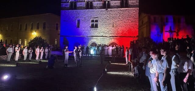 Remise de fourragères et défilé du 8ieme RPIMA